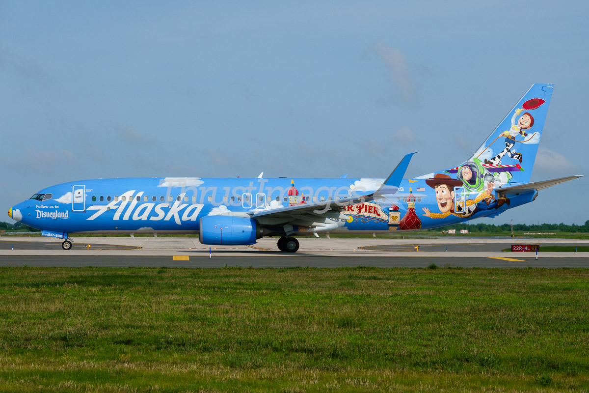 Alaska Airlines "Pixar Pier" Boeing 737